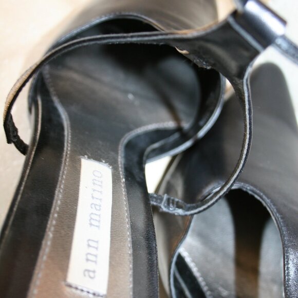 Black Leather Pump/ Closed Pointed Toe, Strapped Heels Size 8M - Picture 6 of 9